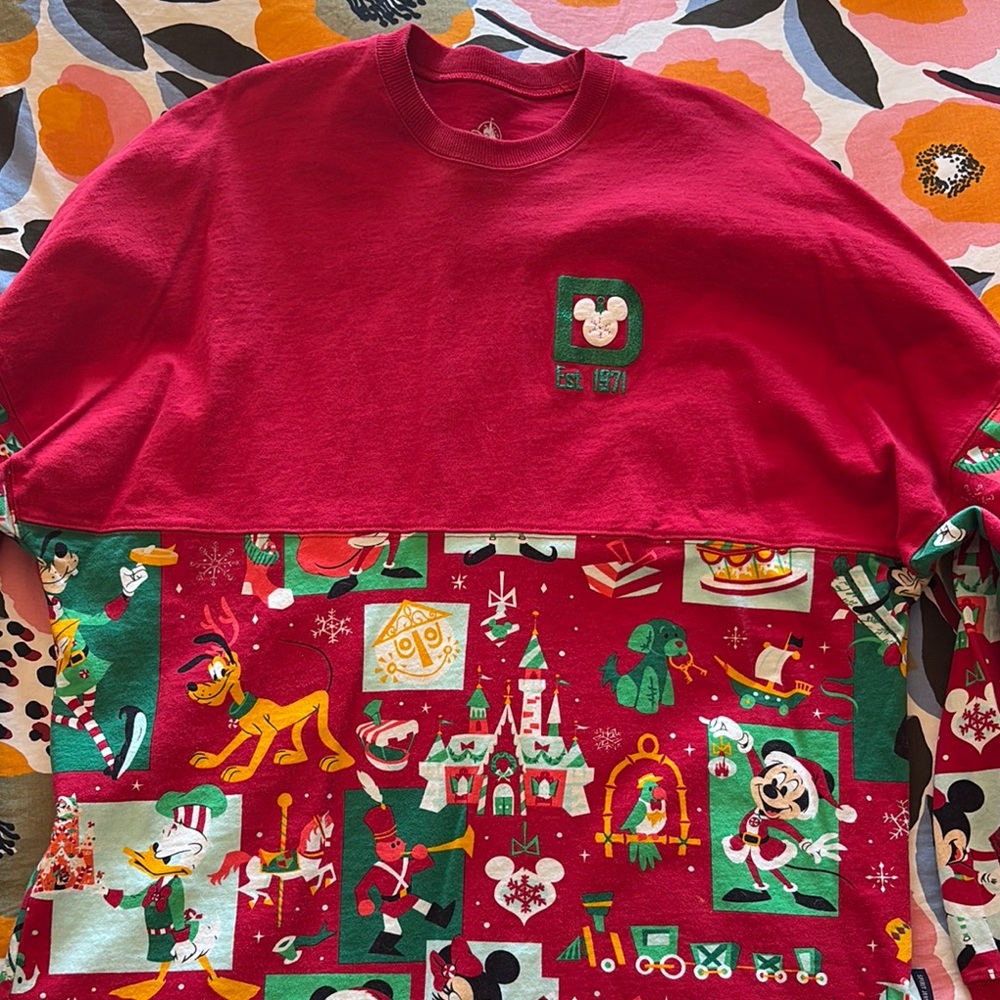 EUC Disney Spirit Jersey Christmas Holidays